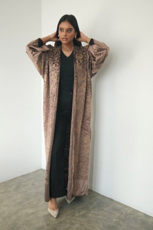 BROWN VELVET ABAYA WITH WHITE SHAILA - NEWBURY