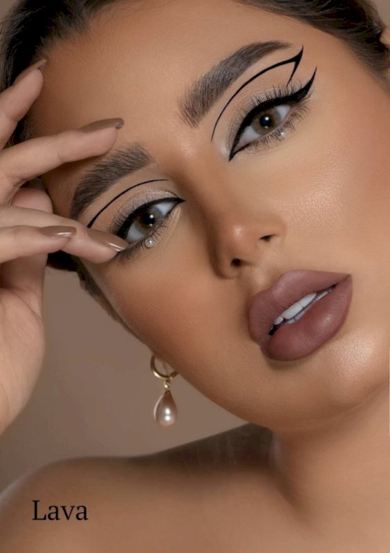 عدسات تجميلية