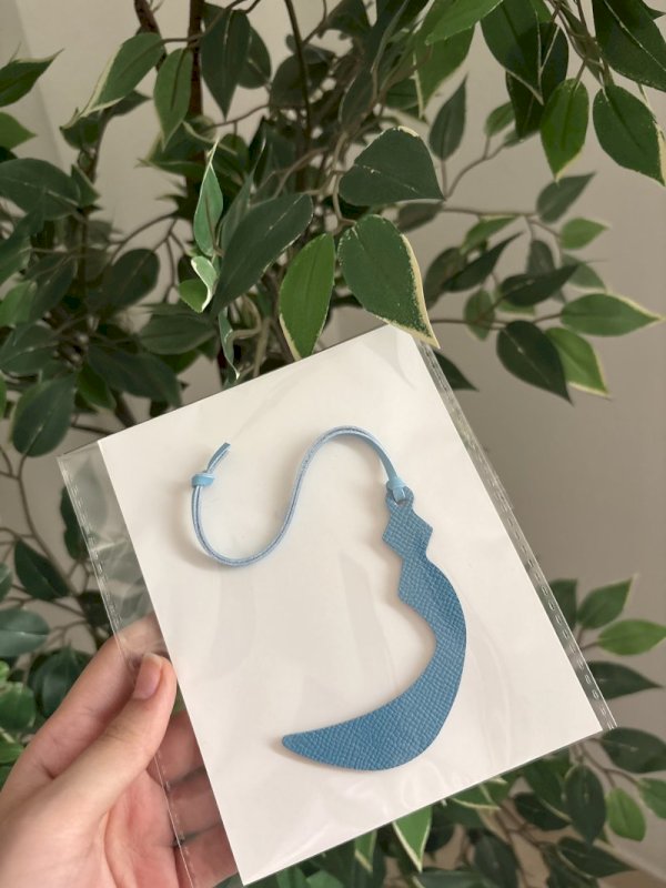 Letter (ز) charm