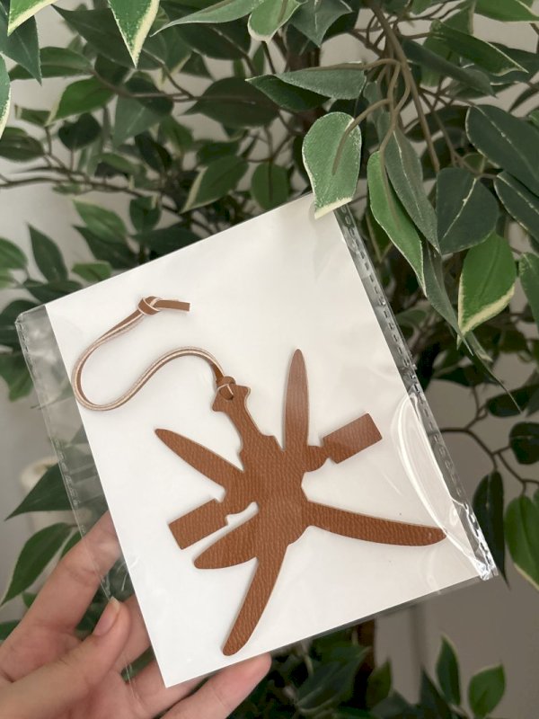 Emblem of Oman charm