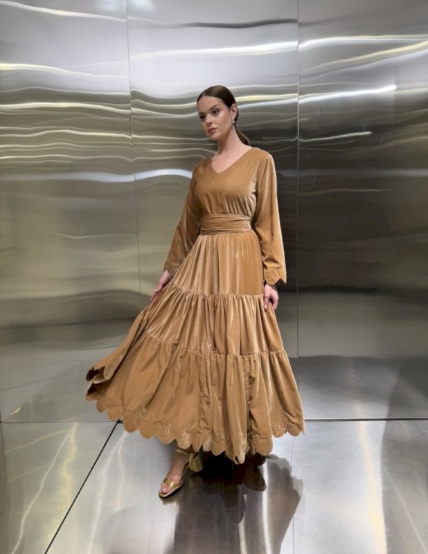 Look 6| the classic velvet in beige