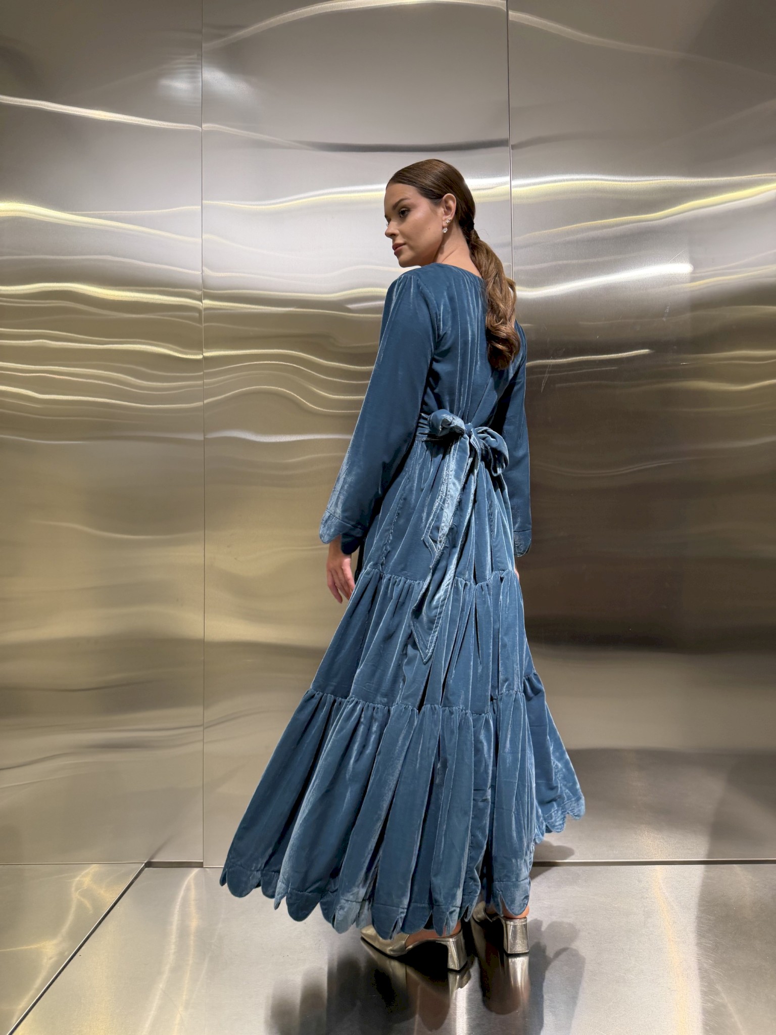 Look 5| the classic velvet in blue