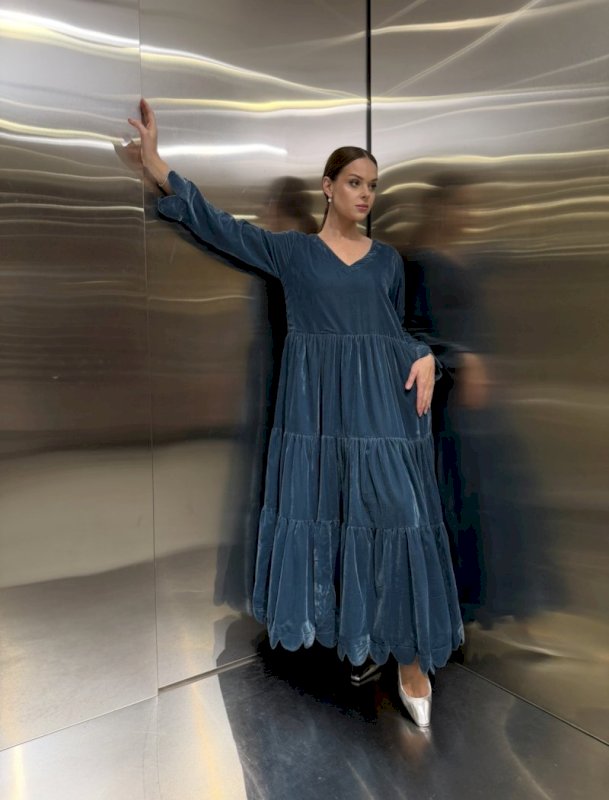 Look 5| the classic velvet in blue