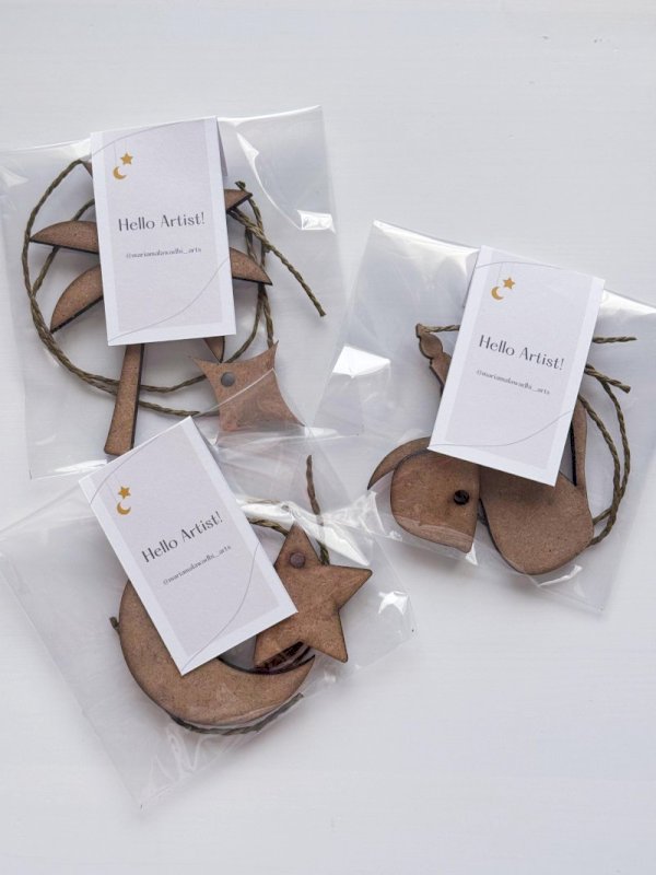 ميداليات خشبية 🌙🌸