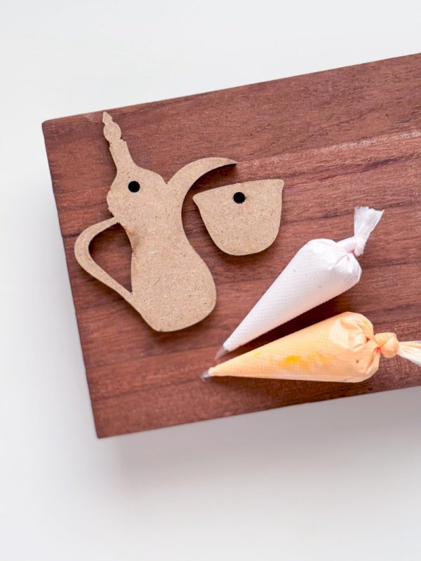 ميداليات خشبية 🌙🌸