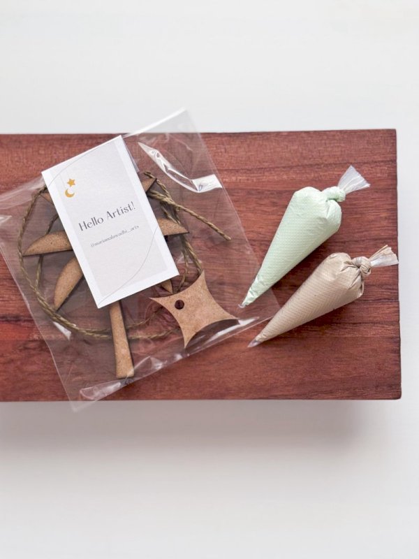 ميداليات خشبية 🌙🌸