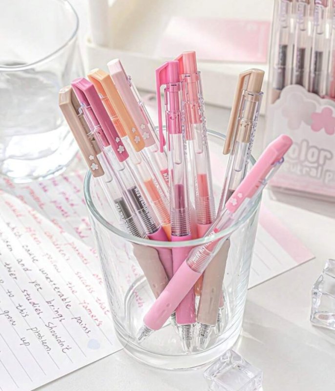 8 Multicolor pens