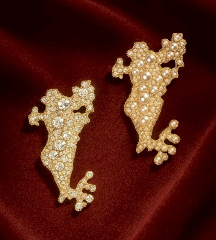 بروش وقلادة الخريطة