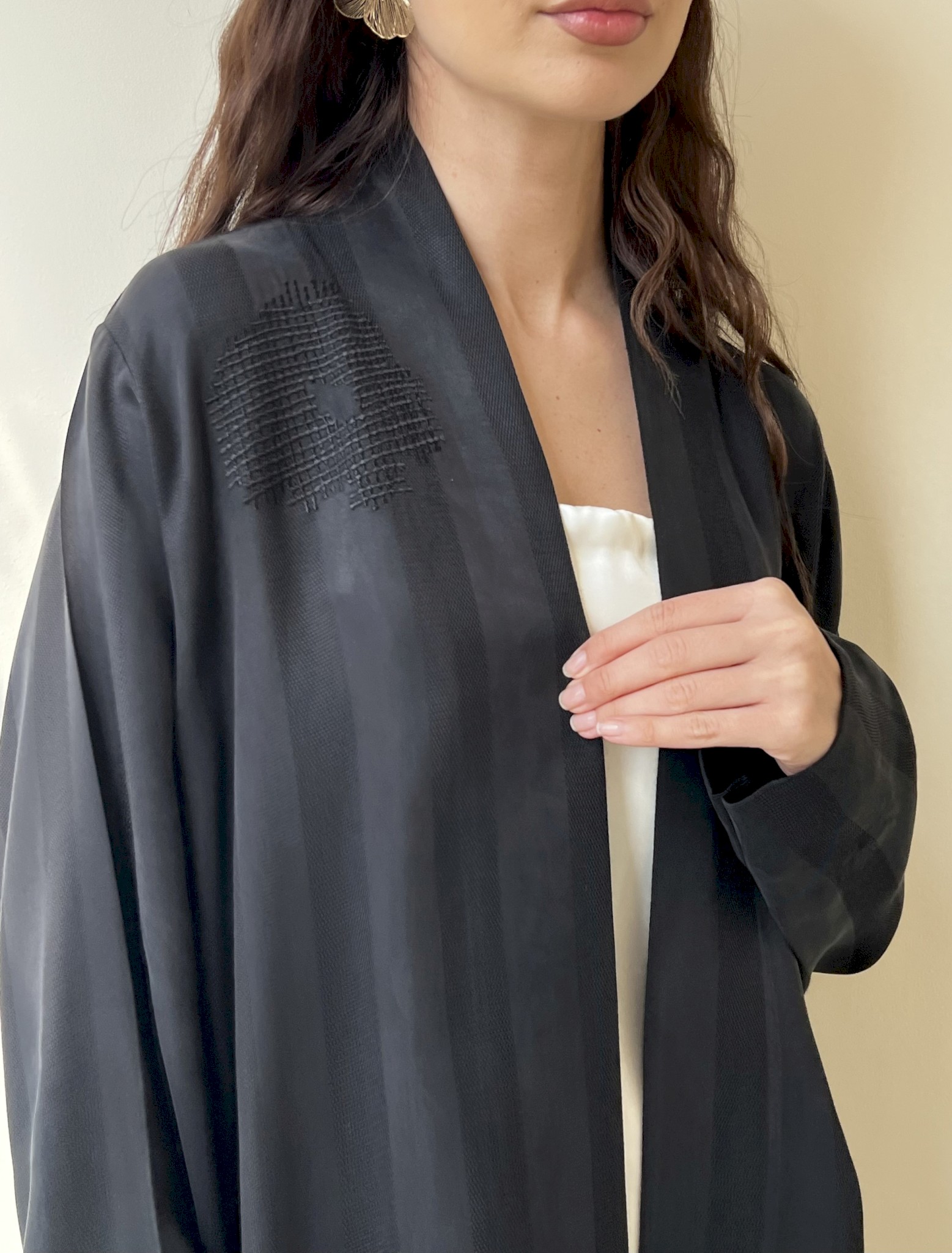 Black bloom line cloak