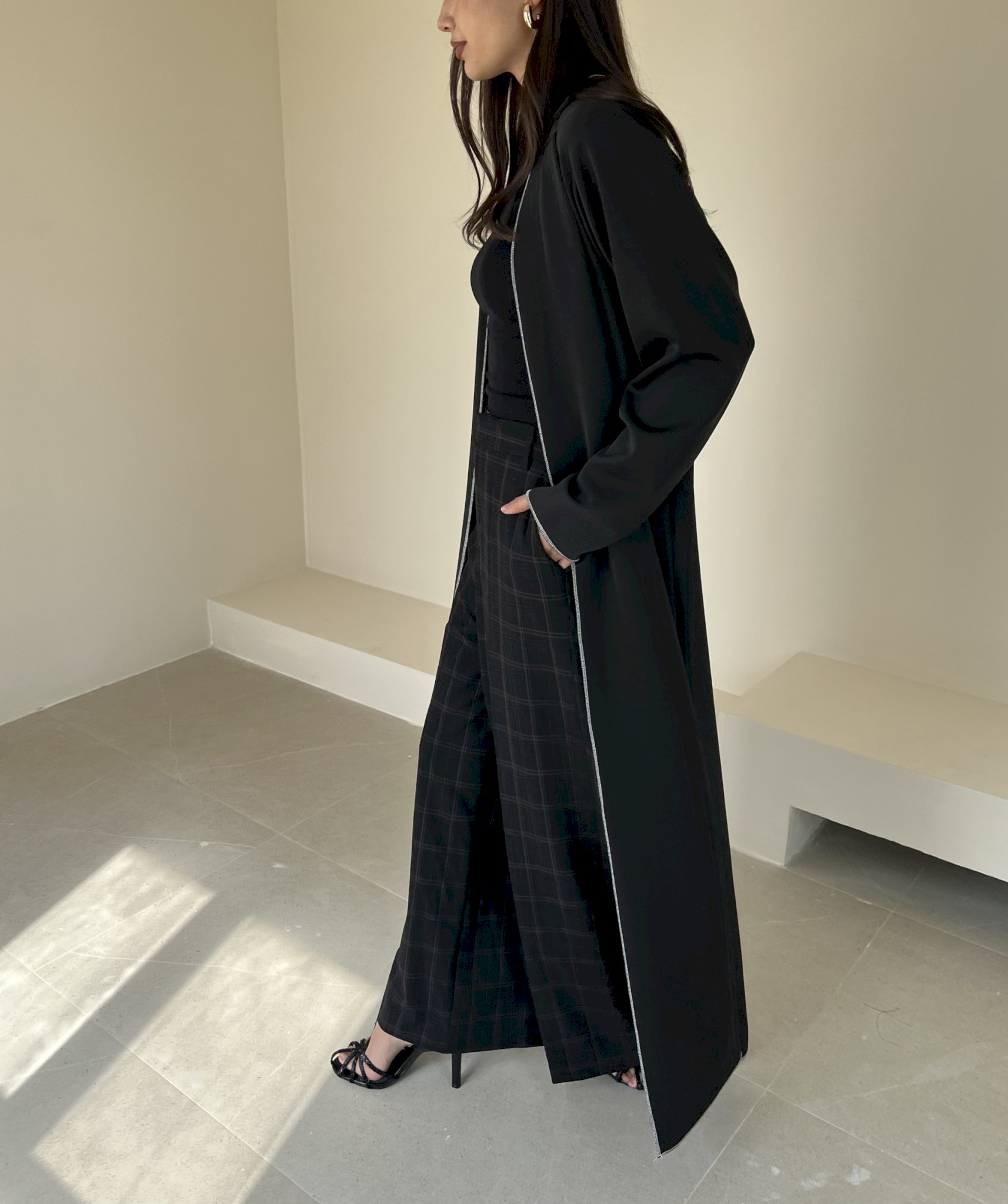 Black edge stitching cloak