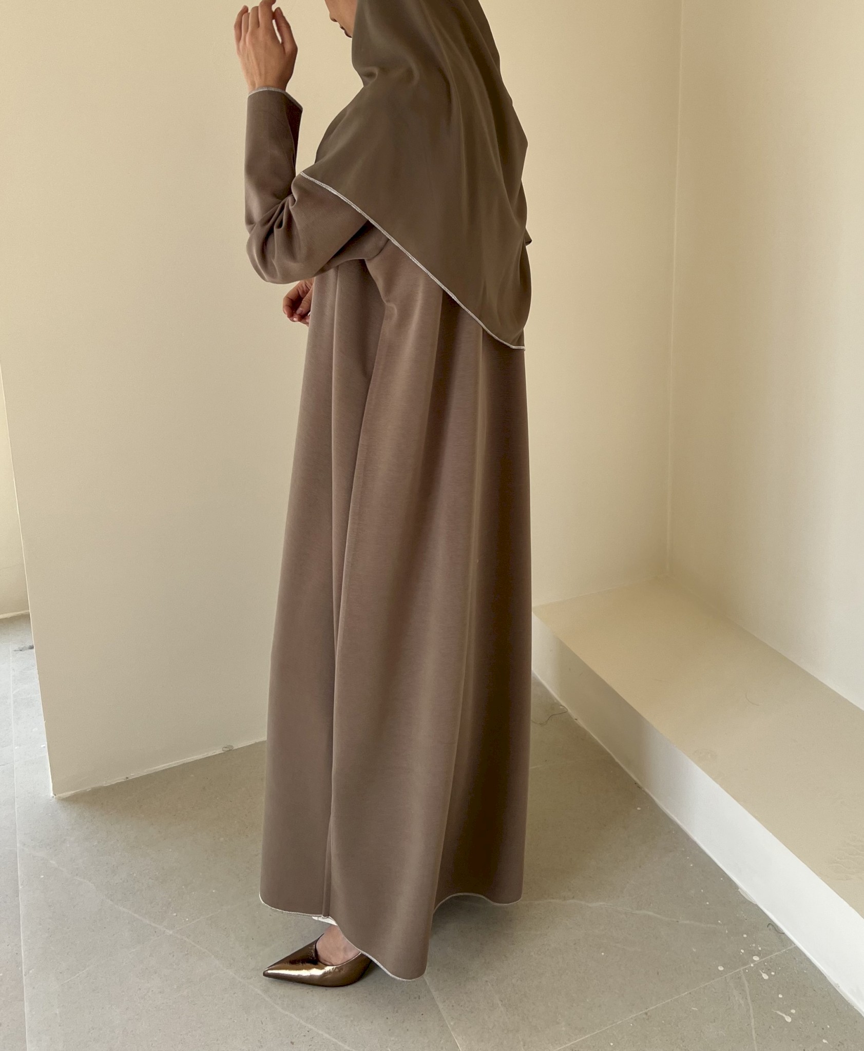 Mocha edge stitching cloak