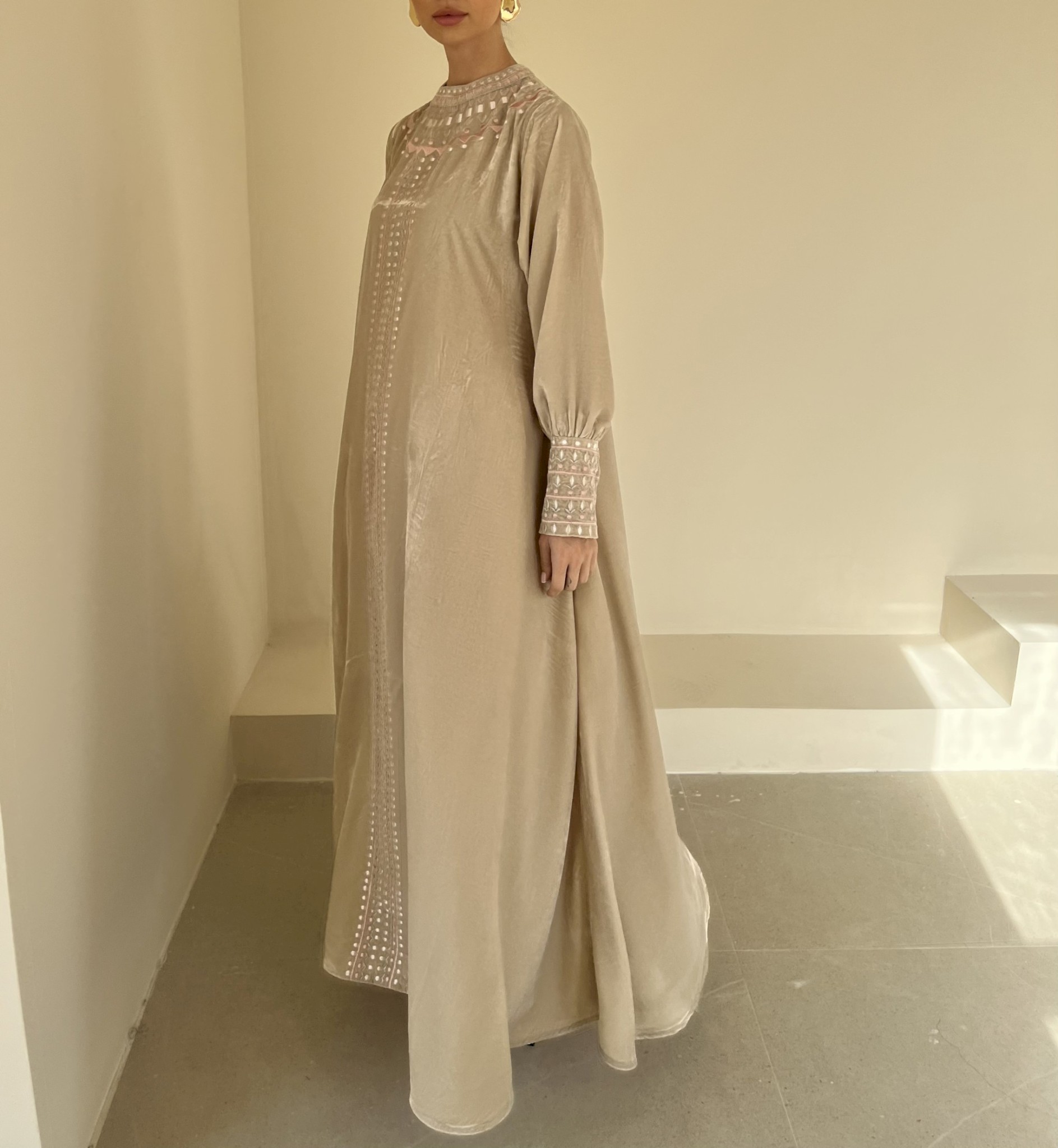 Beige ornate velvet kaftan