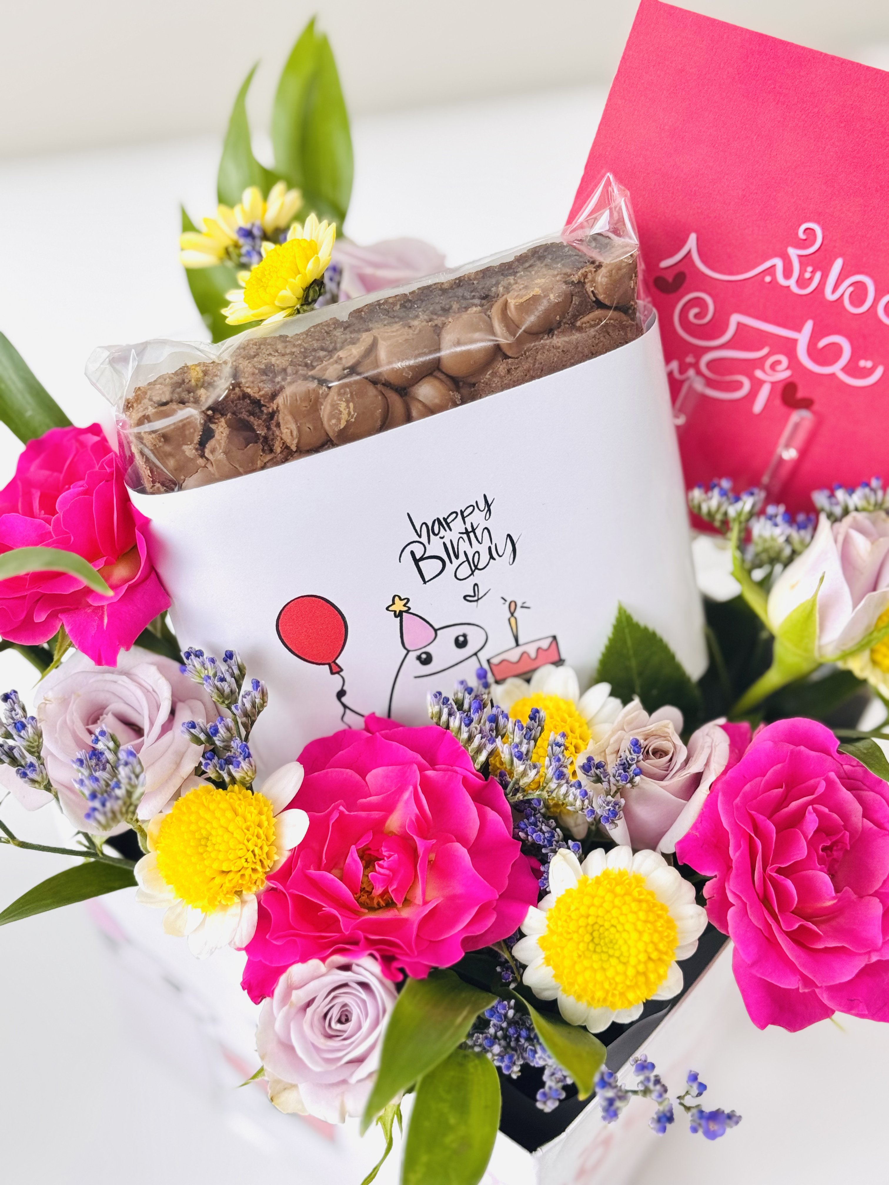 جوكلت و كيك مع ورد