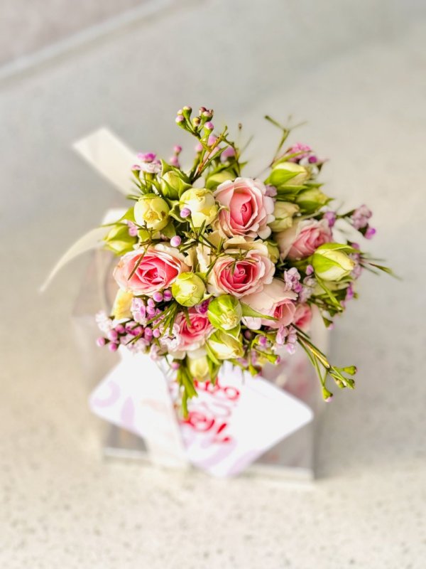 كوب فني مع تنسيق مميز بالورد