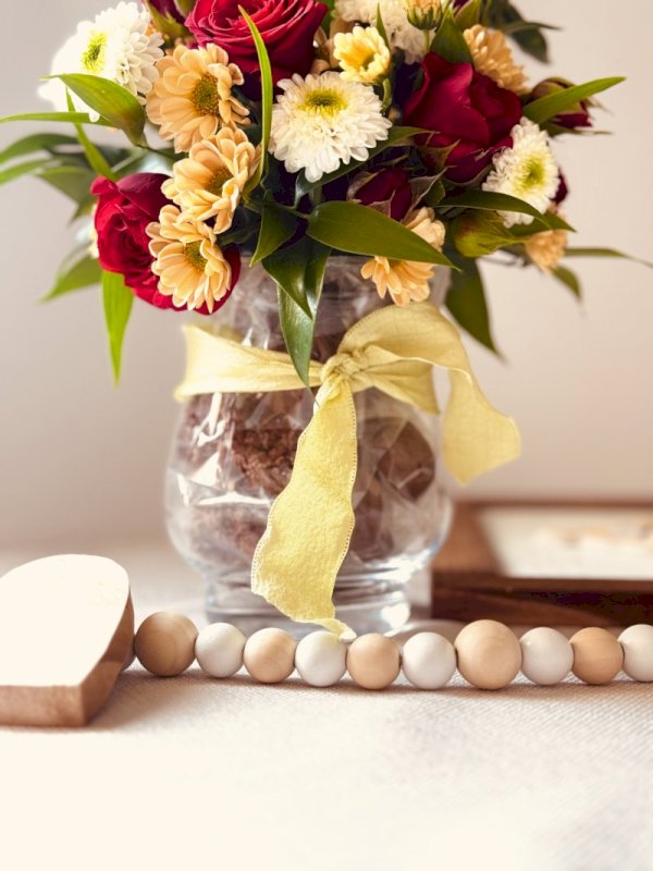 فازة جوكلت مع تنسيق بالورد