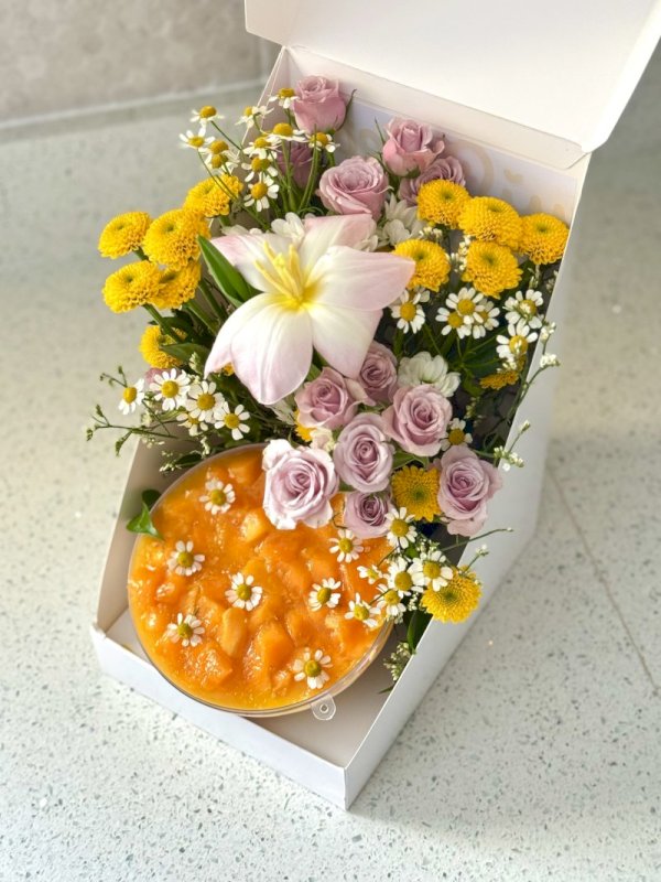 جيس كيك مانجو مع تنسيق مميز بالورد