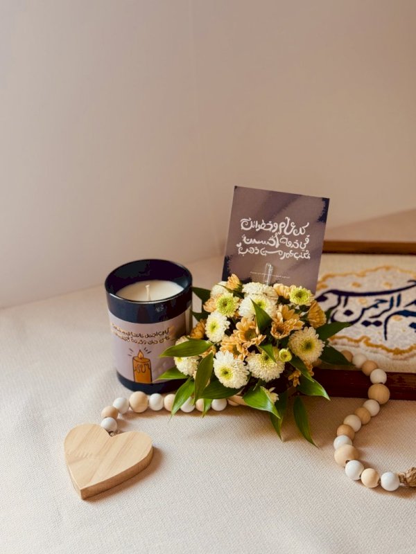 شمعة فواحة مع تنسيق بالورد