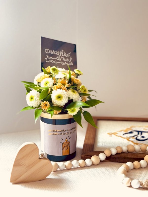 شمعة فواحة مع تنسيق بالورد