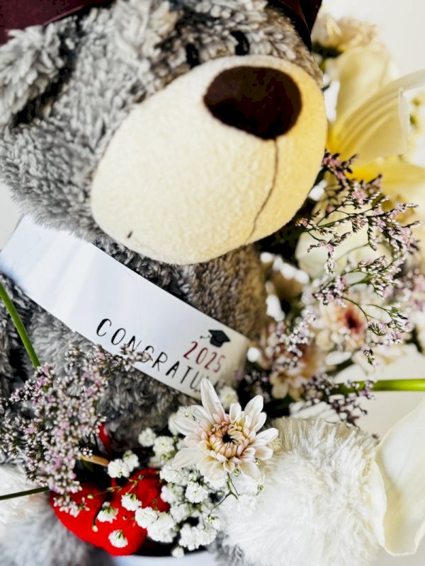 باقة ورد مع دب