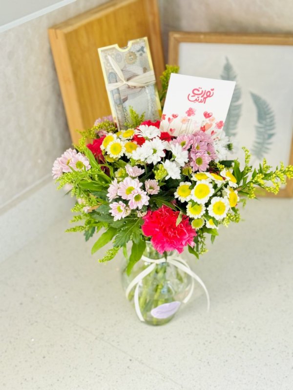 فازة ورد بألونها المميزة