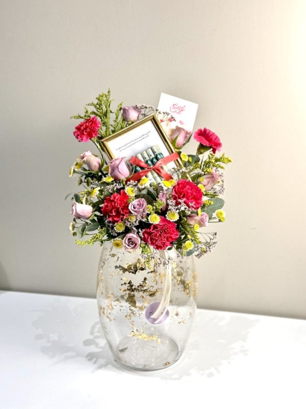 فازة ورد مع مبلغ نقدي