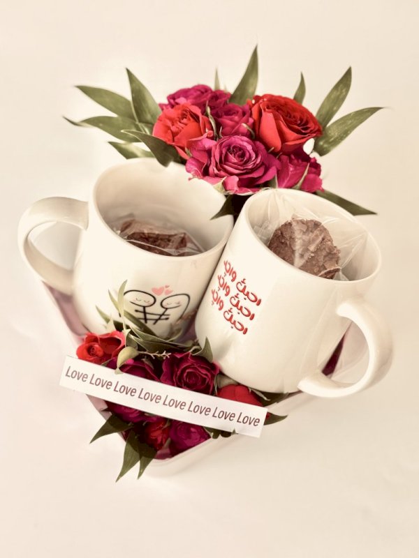 بكس منسق بالورد مع كوبين