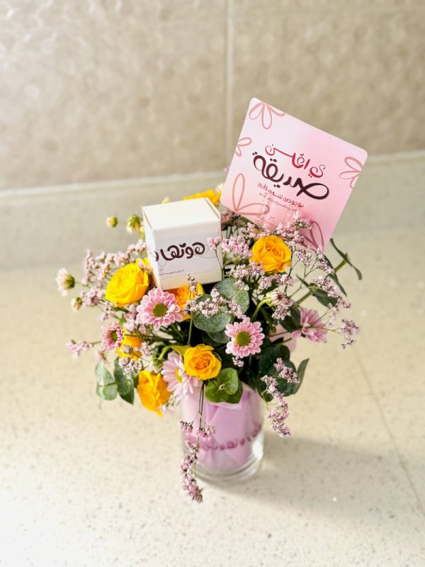 كوب فني منسق بالورد