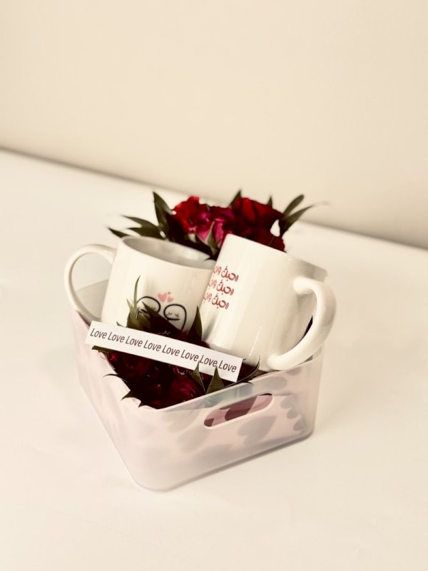 بكس منسق بالورد مع كوبين