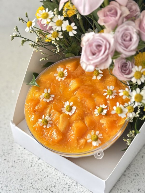 جيس كيك مانجو مع تنسيق مميز بالورد