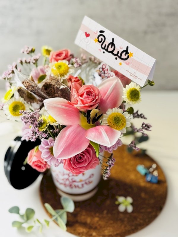 كوب ورقي منسق بالورد