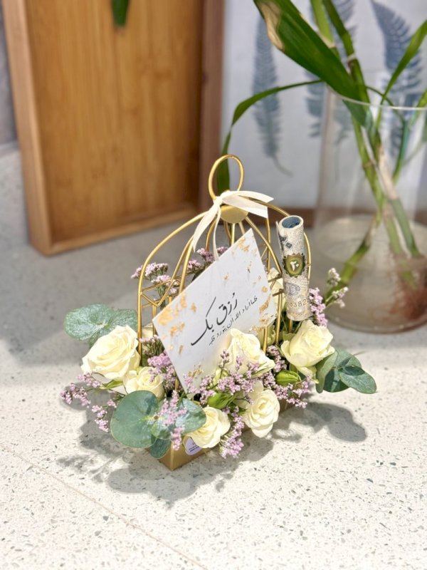 تحفه فنية منسقه بالورد