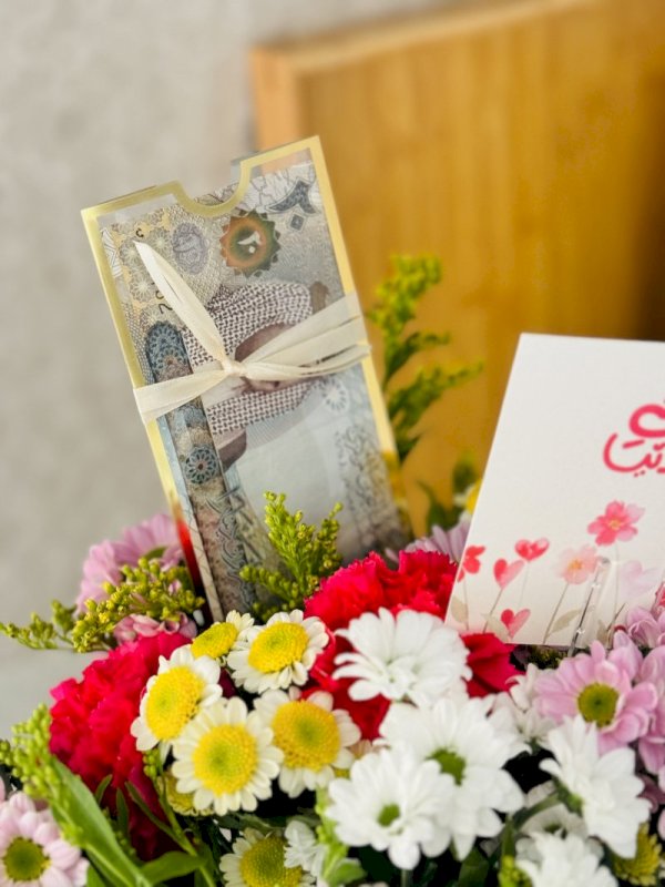 فازة ورد بألونها المميزة