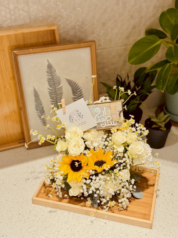 صينية خشبيه منسقه بالورد