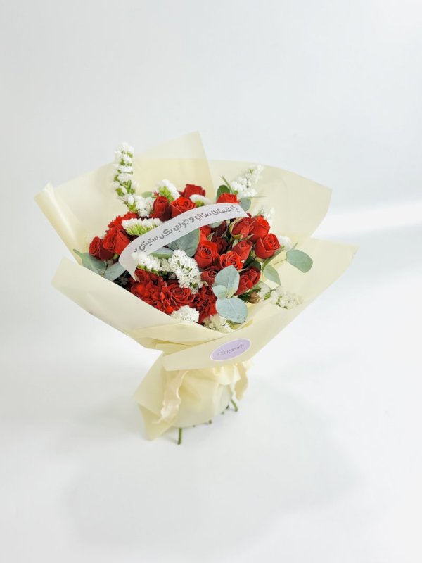 باقة ورد يا معي و حولي بكل سنيني