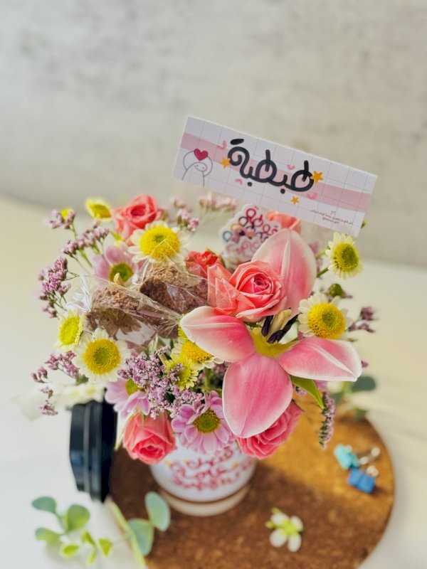 كوب ورقي منسق بالورد