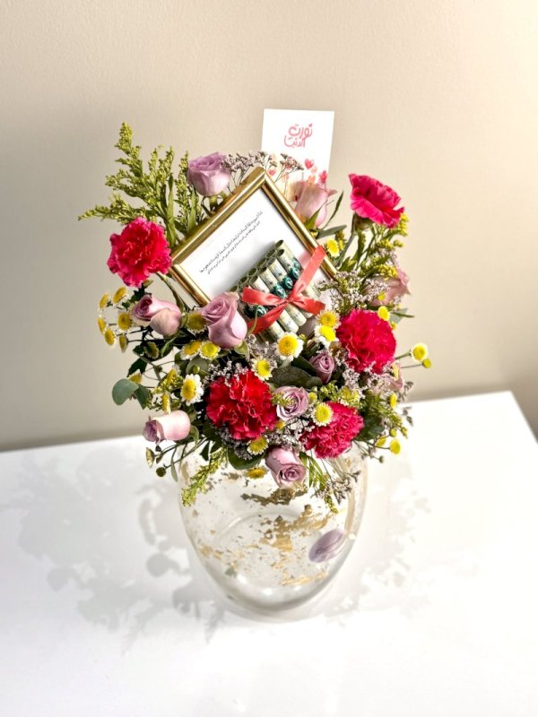 فازة ورد مع مبلغ نقدي