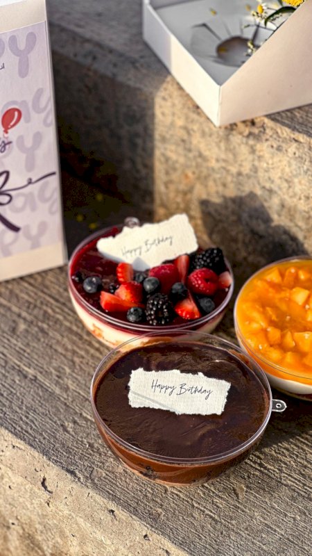 جيس كيك محاط بورد مميز