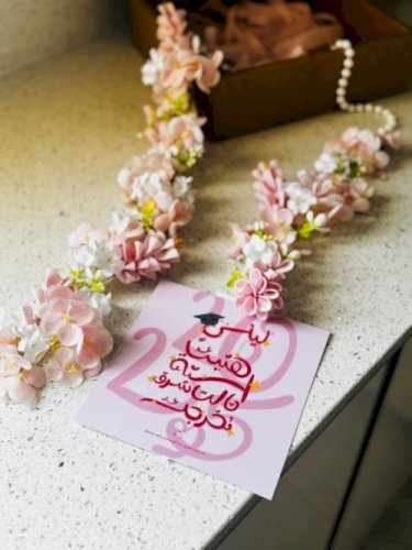 قلاده بالورد الصناعي