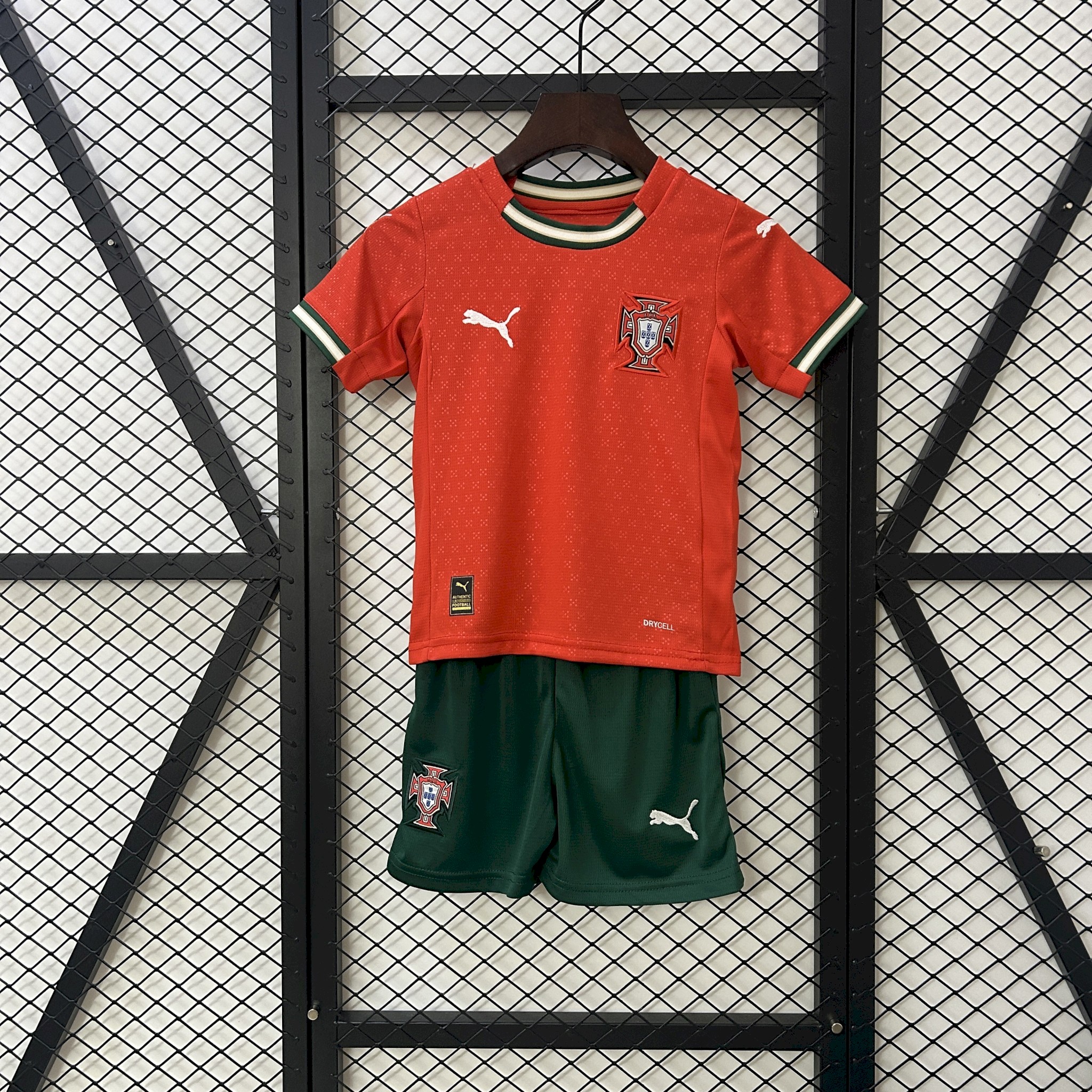 Portugal Home ( Ronaldo 7 ) 25 - 26