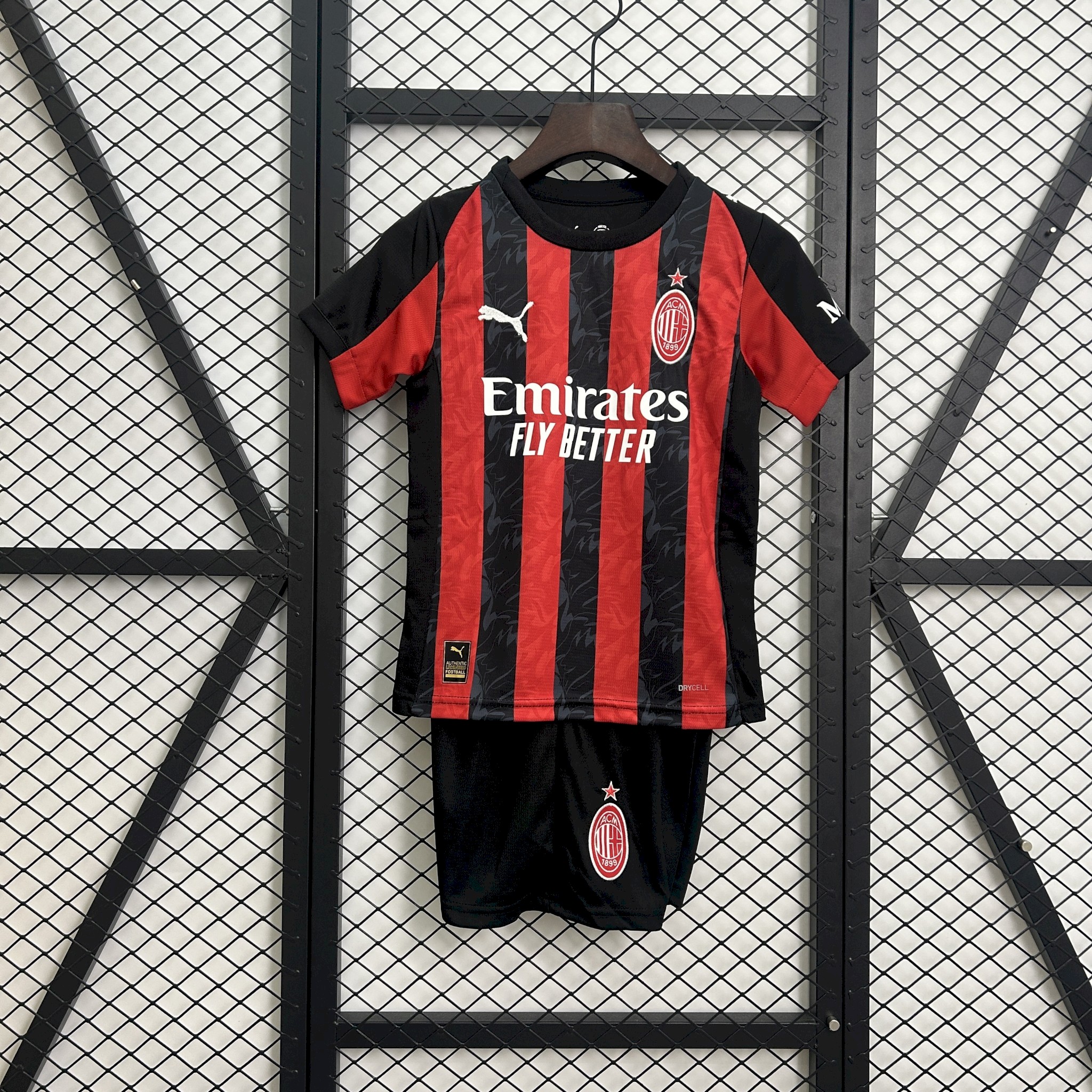 Milan Home 25 - 26