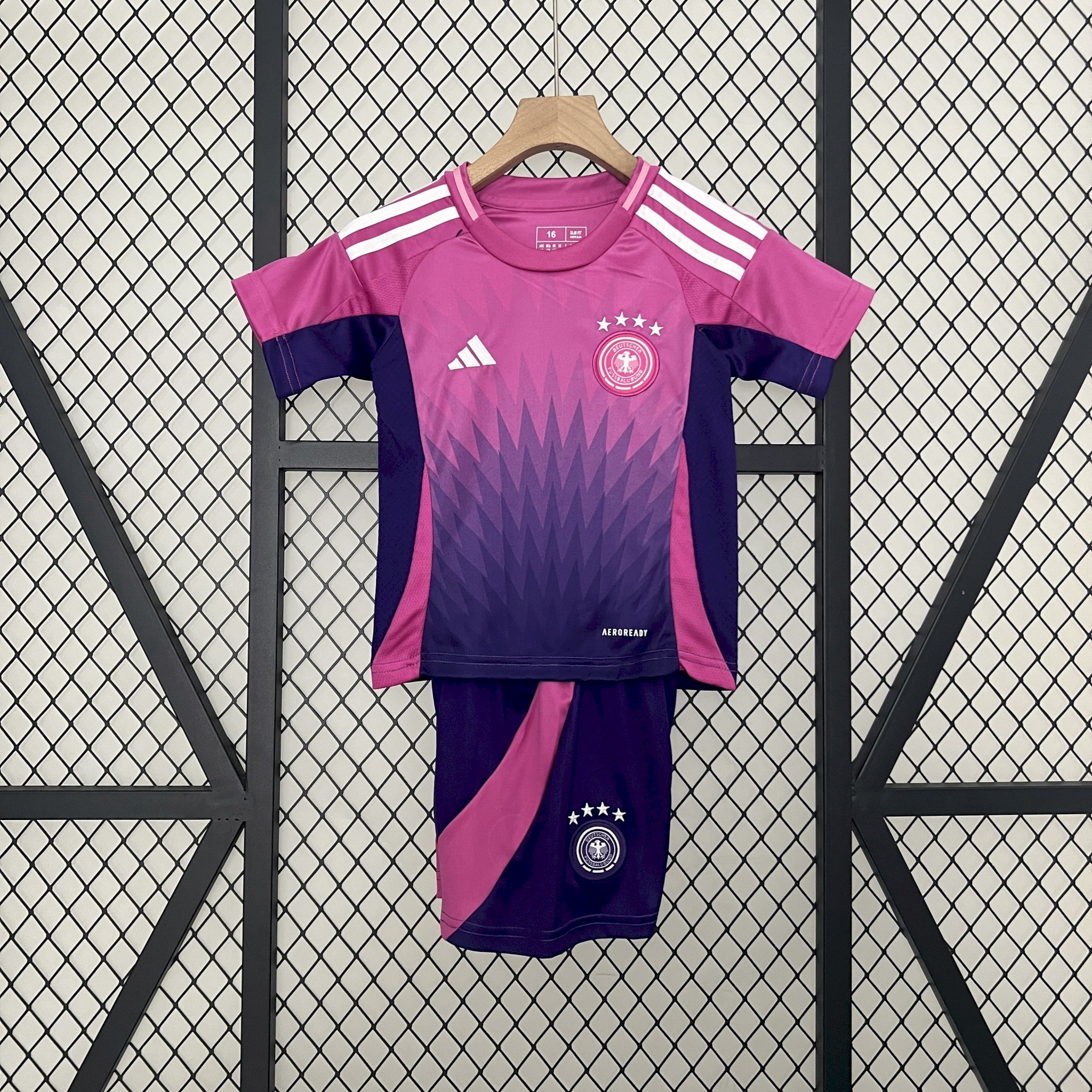 Germany Away Kroos 24 - 25