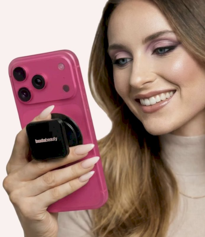 Huda beauty easy bake pressed powder phone grip