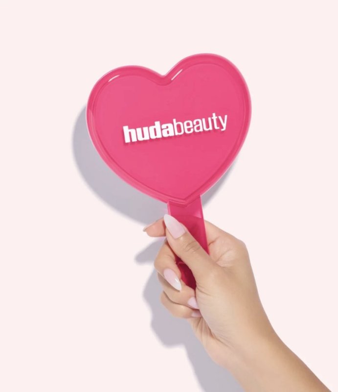 Huda beauty glossy heart mirror