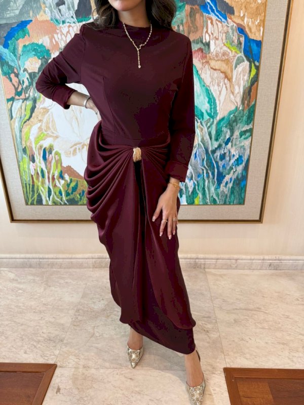 Front knot dress in maroon 5 139