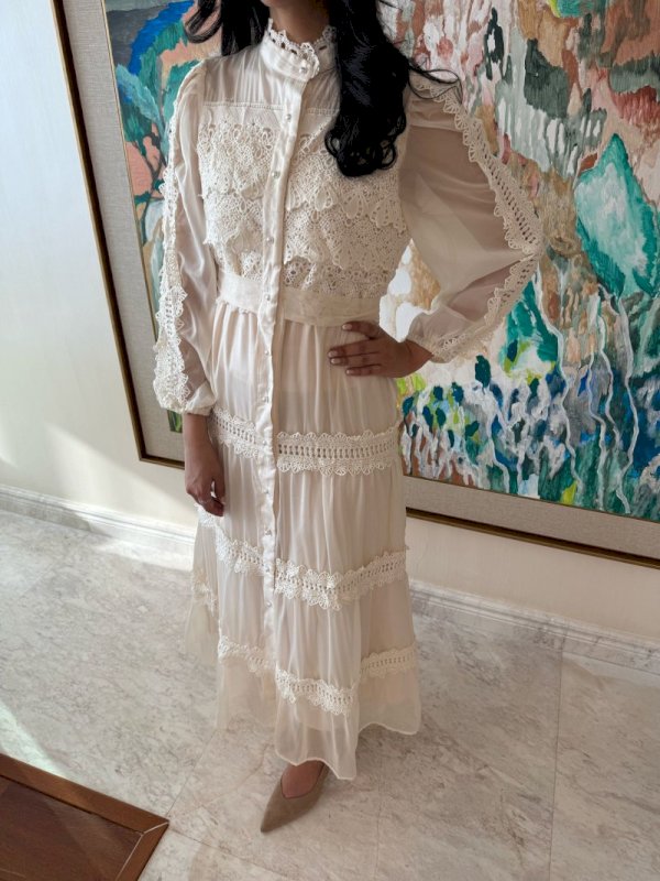 Beige lace dress 5 104