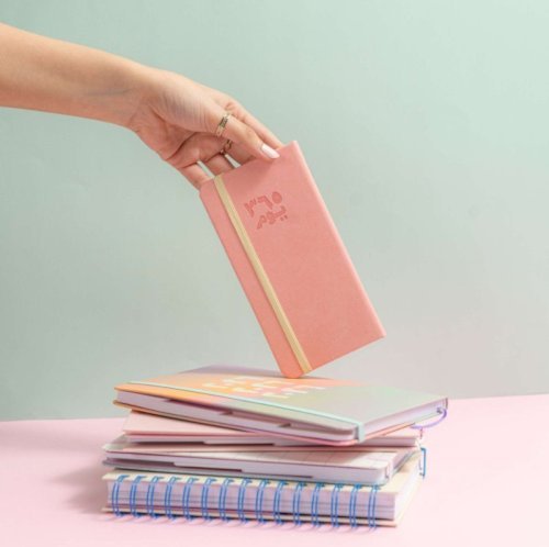 أجندة ٣٦٥ يوم النحيفة «وردي»